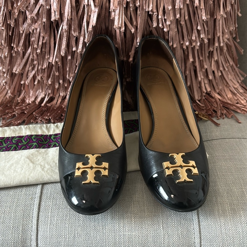 Tory Burch Pump Heels Chelsea Black Nappa Leather/Patent Gold Logo